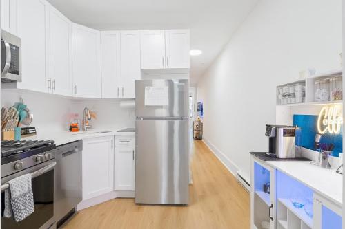 Facilities, Hoboken Hideaway - Walk to Transit - 15 Mins to NYC - Sleeps 6 comfortably in Hoboken (Nj)