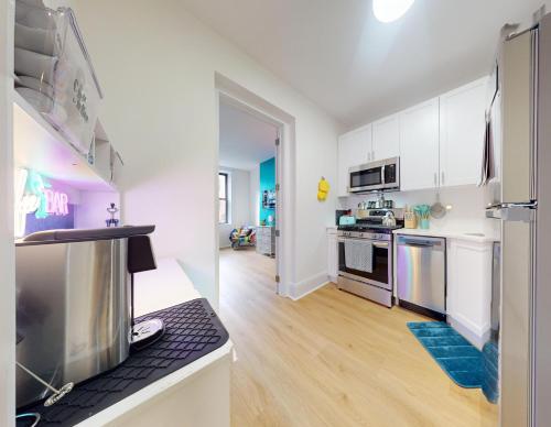 Kitchen, Hoboken Hideaway - Walk to Transit - 15 Mins to NYC - Sleeps 6 comfortably in Hoboken (Nj)