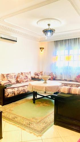 Bel appartement Au centre ville, internet Fibre, canal plus, chaines internationales in El Massira