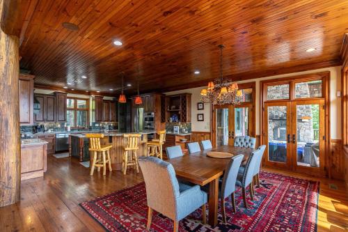 Overlook Estate in The Farm in Banner Elk, USA