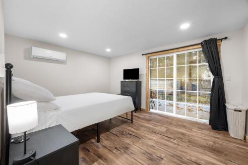 Modern Home with Fast WiFi & Private Patio