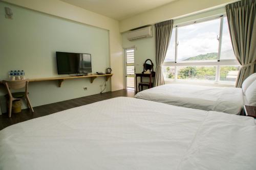 Siang Jhan B&B Siang Jhan B&B is a popular choice amongst travelers in Taitung, whether exploring or just passing through. The property offers a wide range of amenities and perks to ensure you have a great time. Ser