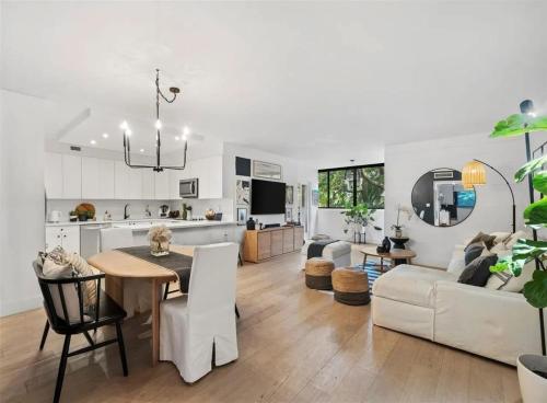 Key Biscayne Elegance Modern 3 Bedroom Condo in ตีย์ บิสเคย์น (ฟลอริดา)