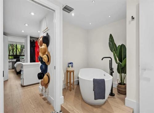 Key Biscayne Elegance Modern 3 Bedroom Condo in ตีย์ บิสเคย์น (ฟลอริดา)