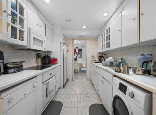 Key Biscayne Oceanfront Luxury with Endless Views in 海灘地區