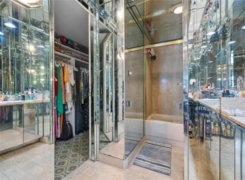 Key Biscayne Oceanfront Luxury with Endless Views in 海灘地區