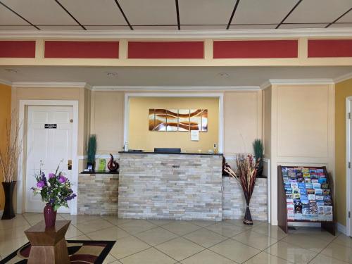 Winnie Inn Suites & RV Park in Вінні