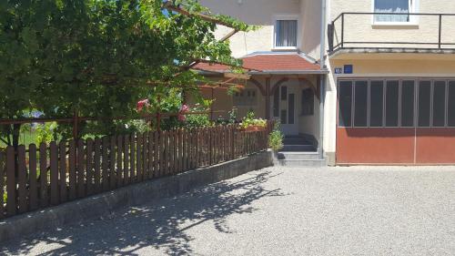  Studio Apartments Ante, Unterkunft in Rakovica