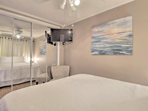 Updated Tybee Condo Community Pool Gone Coastal Beautiful Water Views Short Walk to Beach - image 10