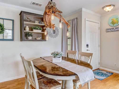 Heated Pool Access Perfectly Located Tybee Condo Short Walk to Beach & More! - image 9