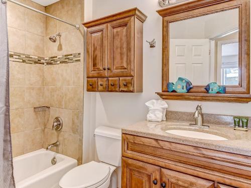 Heated Pool Access Perfectly Located Tybee Condo Short Walk to Beach & More! - image 10
