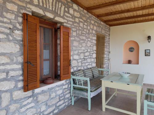 Το πετρόσπιτο (Το πετροσπιτο) in 아노 라베니아