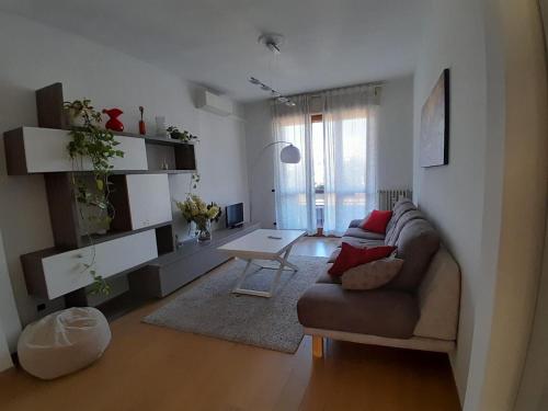 Large bright apartment - strategic location