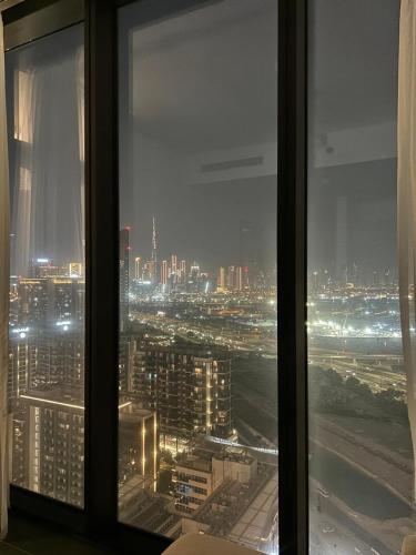 Elegant Burj Khalifa View Minutes From Dubai Mall, Dubai (Foto 10)