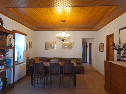 Το πετρόσπιτο (Το πετροσπιτο) in 아노 라베니아