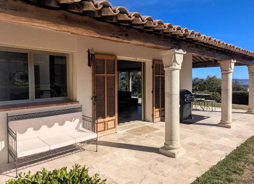 VILLA L'ESTEREL AVEC PISCINE VUE MER -MANDELIEU 06210- 6 Pers in L'Escaillon