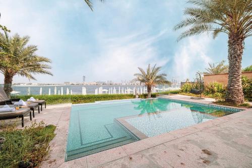 Villa with Private Pool in Palm Jumeirah