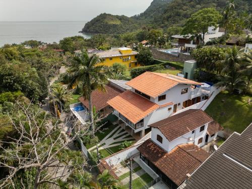 Exterior view, Casa Varanda Guaeca Pet Friendly, Heated Pool in Praia Do Guaeca