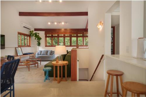Shared lounge/TV area, Casa Varanda Guaeca Pet Friendly, Heated Pool in Praia Do Guaeca