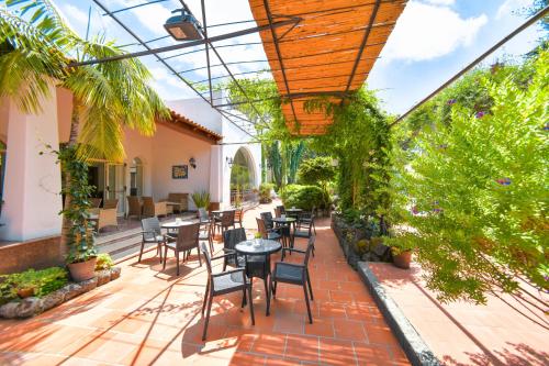 Сад, Hotel Pineta in Ischia Island