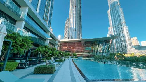 Best Burj Khalifa View 2BR Apartment In Downtown - image 13