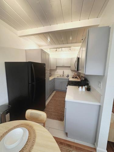 Modern Eclectic 2BR Near Petco, Balboa Park & Zoo in Other