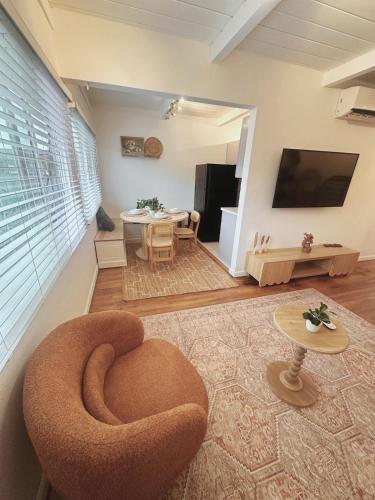 Modern Eclectic 2BR Near Petco, Balboa Park & Zoo in Other