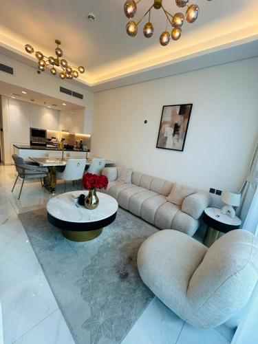 Enjoy Sunset At Rare House With Private Swimming Pool, Dubái