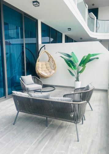 Enjoy Sunset At Rare House With Private Swimming Pool, Dubai (photo 5)