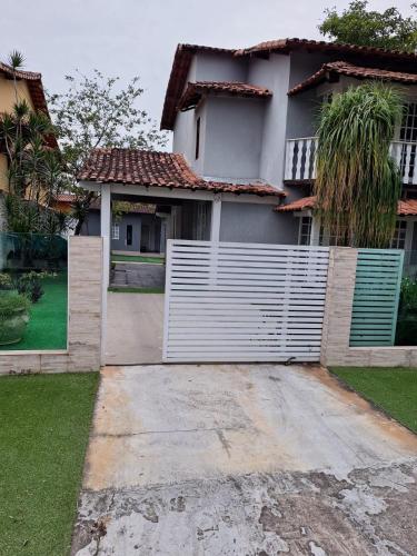 Casa em Condomínio com 1 quarto com banheiro e cozinha externa