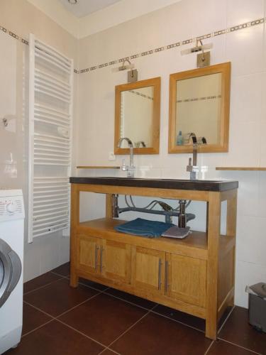 Vannas istaba, Les Calades de Suze - Vieilles pierres et espace détente spa et sauna privatif (Les Calades de Suze - Vieilles pierres et espace detente spa et sauna privatif) in Sk