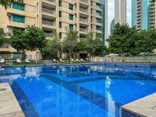 Fabulous 2BHK Full Burj Khalifa and Fountain Views Apartment by WS Holiday Homes, Дубай (фото 10)