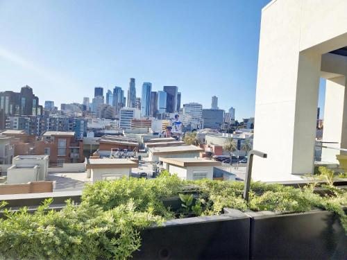 Modern Hollywood Homes close to Everything with Free Parking, Los Angeles (photo 4)