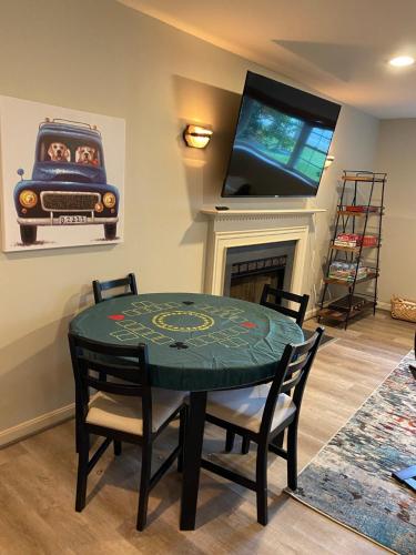 Blue Mountain Getaway Hot tub, Winery, Game Room in ฟรอนท์ รอยัล (VA)