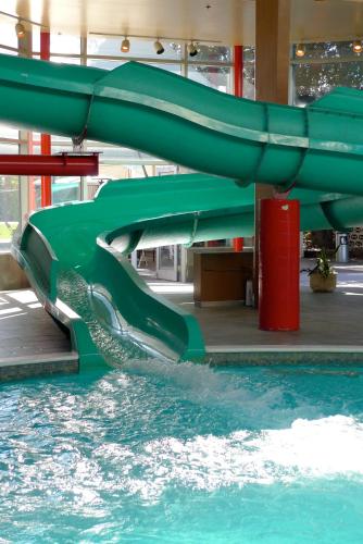 Swimming pool, Armon Plaza Montreal Airport in Montreal West