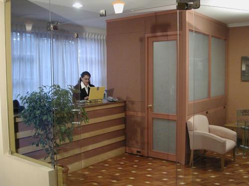 Front desk [24-hour]