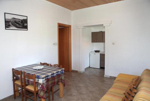 Kitchen, Splantza Apartments in Ammoudia