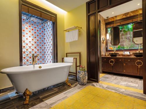 room detail thumbnail 2