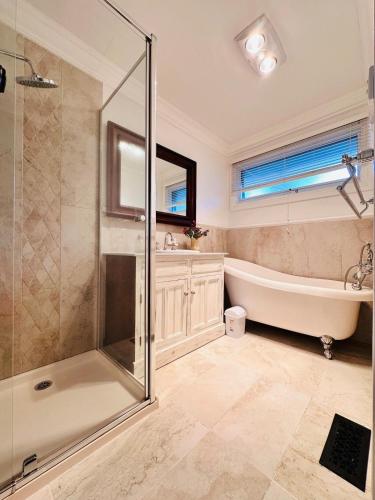 Serene Escape with Birds, Trees & Breeze in Ferntree Gully