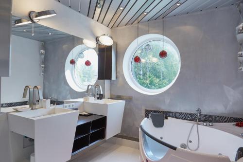 ห้องน้ำ, Villa Moderna in อซารี