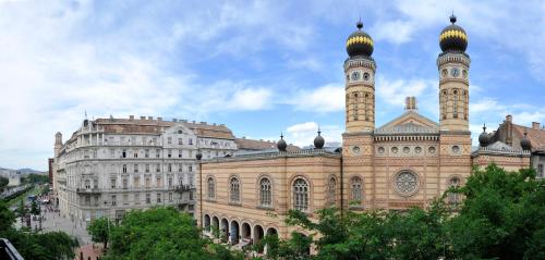 Synagogue Dream Home in The Center - image 10
