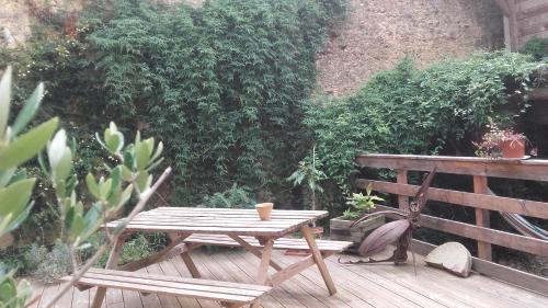 ระเบียง/ชานเรือน, Chambre chez Annick in โอโลรง-เอแรร์