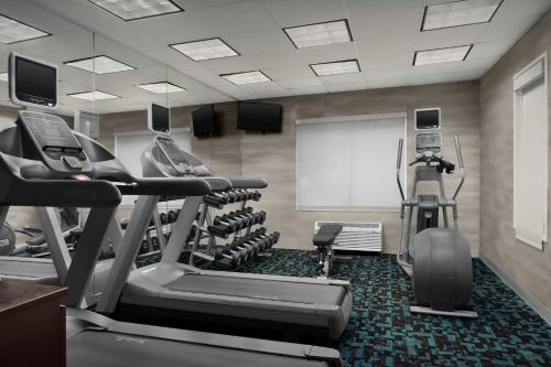Fairfield Inn and Suites by Marriott Emporia I-95 - image 11