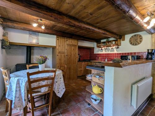Gîte rénové pour 4 pers. avec accueil équin, Saint-Front - FR-1-582-538 (Gite renove pour 4 pers. avec accueil equin, Saint-Front - FR-1-582-538) in Saint-Front