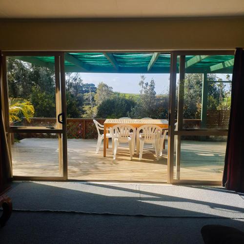 Tealuca Holiday Home in Pukenui