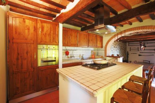 مطبخ, Tenuta Angelici Winery Agriturismo Henni with pool sauna and jacuzzi Cortona in Cortoreggio