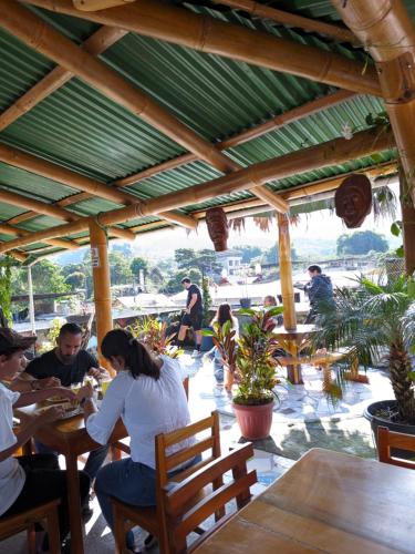 Golden Bird in 明多