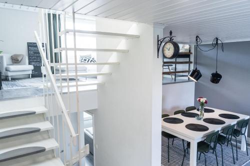 Food and beverages, Apartment Siihtala - suuri saunallinen huoneisto in Joensuu