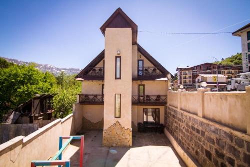 LOVELY HOUSE BAKURIANI