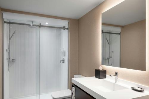 AC Hotel Old Montreal - image 3